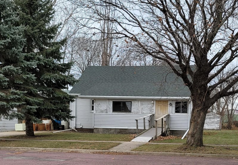 107 Adrian St S, Darfur, MN 56022