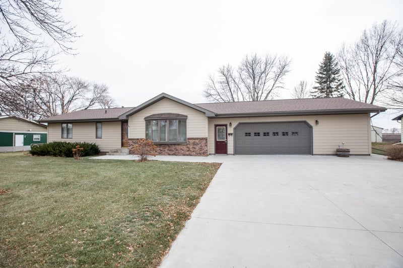 347 Hickory St, Dawson, MN 56232