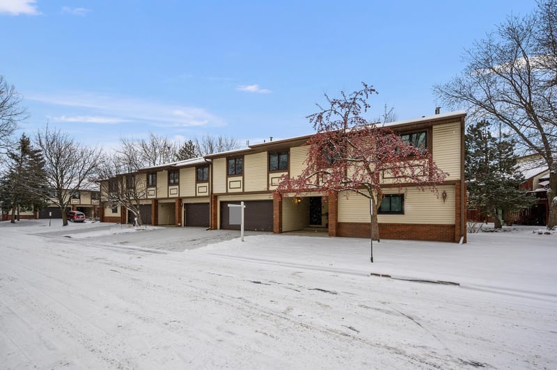 2410 County Road D W #2, Roseville, MN 55112