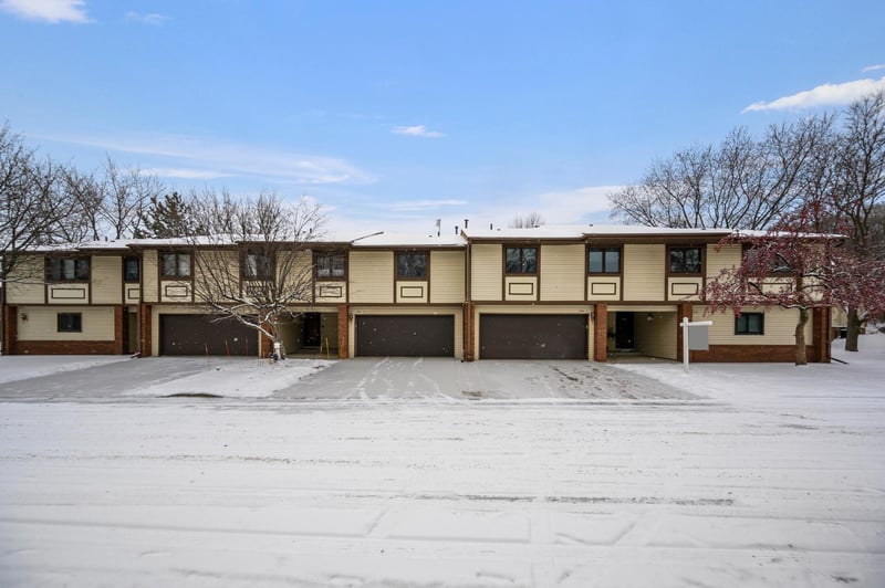 2410 County Road D W #2, Roseville, MN 55112