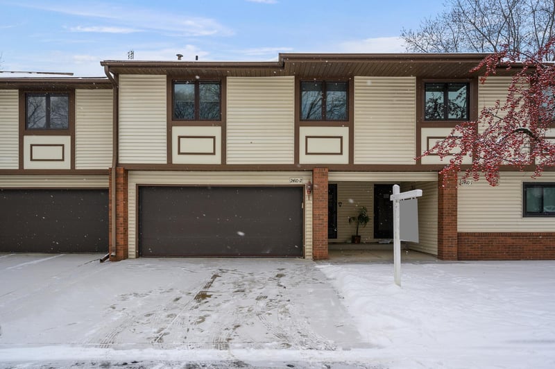 2410 County Road D W #2, Roseville, MN 55112