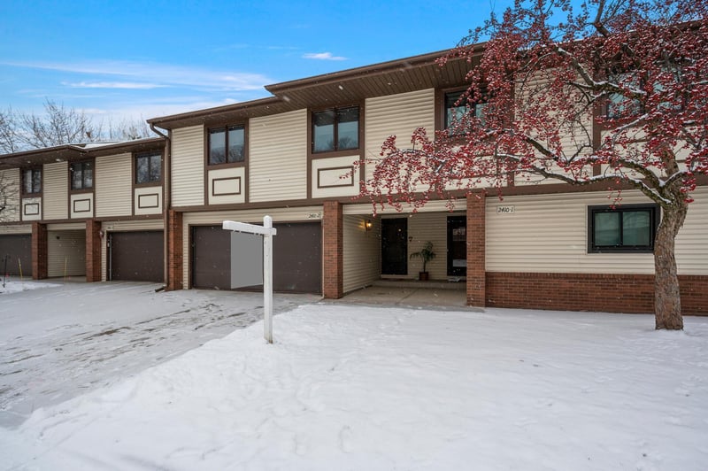 2410 County Road D W #2, Roseville, MN 55112