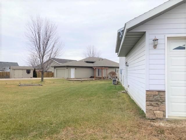 1237 W Menk Dr, Saint Peter, MN 56082