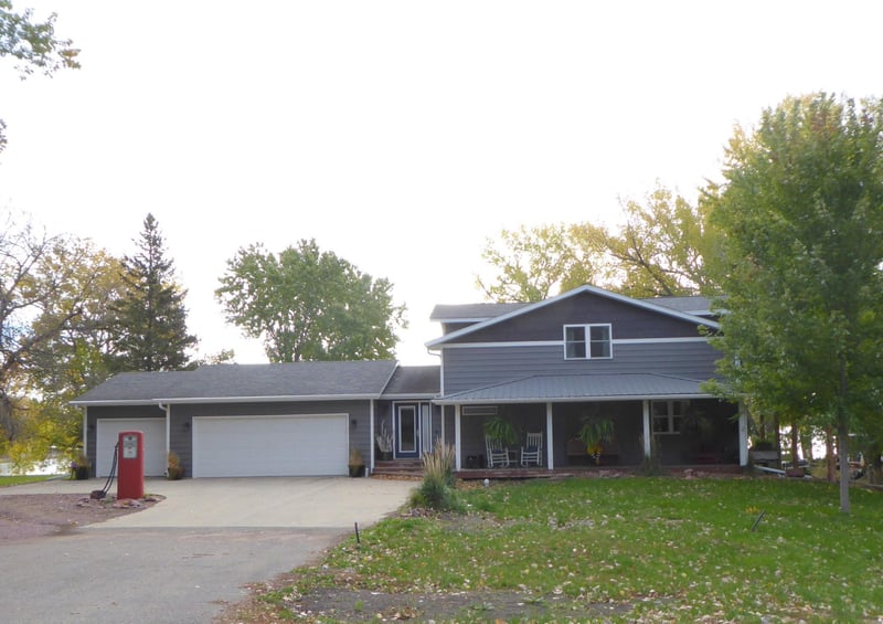 2555 Cottonwood Lake Dr, Windom, MN 56101