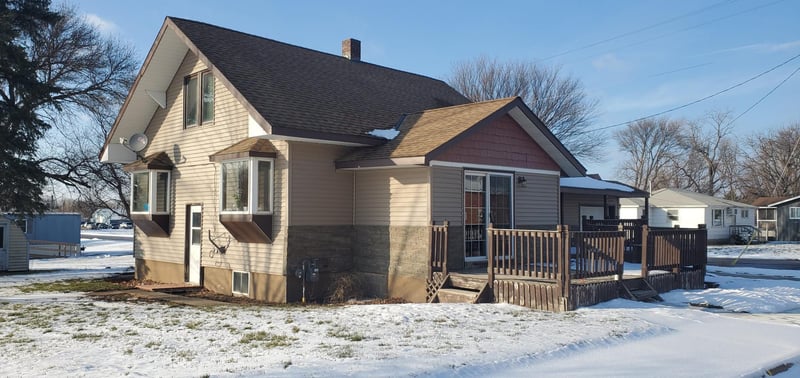 52 4th St, Wood Lake, MN 56297