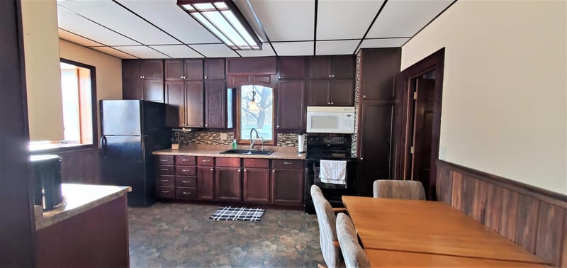 52 4th St, Wood Lake, MN 56297