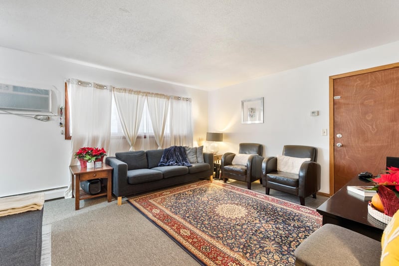 7233 W Broadway Ave, Brooklyn Park, MN 55428