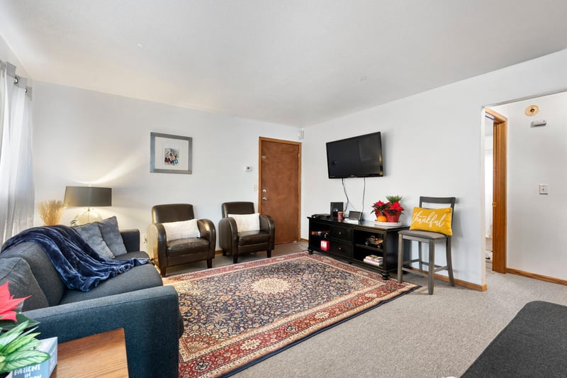 7233 W Broadway Ave, Brooklyn Park, MN 55428