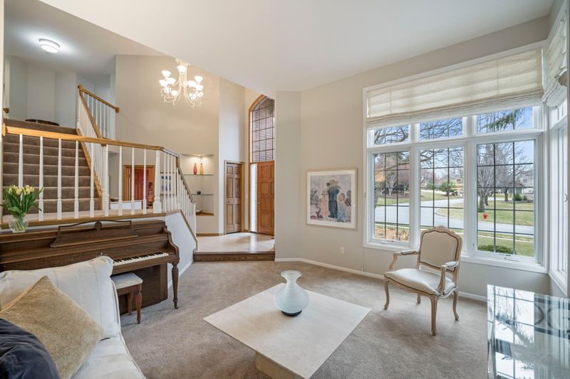 9504 Olympia Dr, Eden Prairie, MN 55347