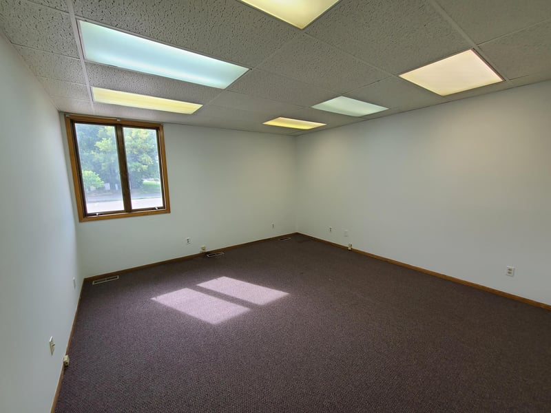 93 Little Canada Rd W, Little Canada, MN 55117