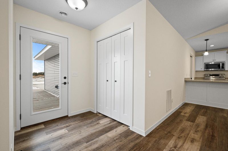 38853 Maple Ct, North Branch, MN 55056