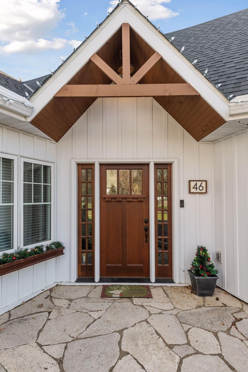 46 Point Dr, Waconia, MN 55387