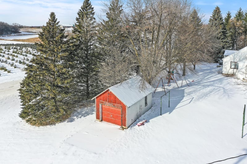8680 Pioneer Trl, Loretto, MN 55357