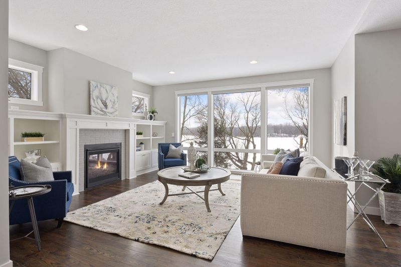 173 Peninsula Rd, Medicine Lake, MN 55441