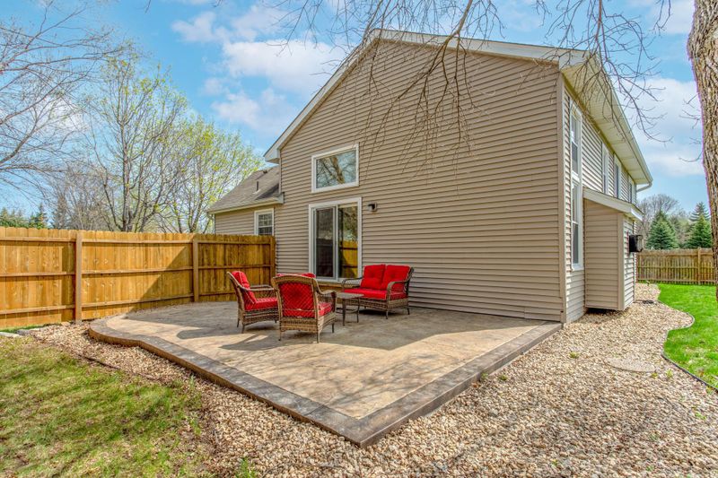 936 Moonlight Dr, Woodbury, MN 55125