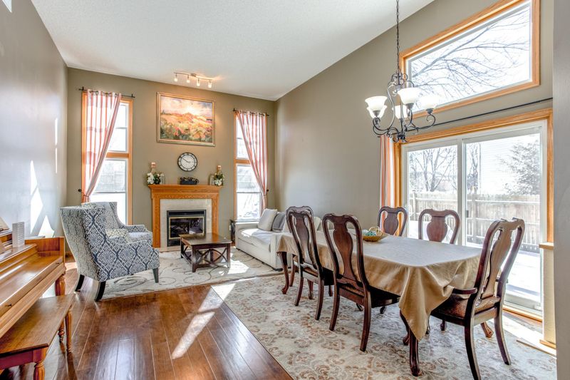 936 Moonlight Dr, Woodbury, MN 55125