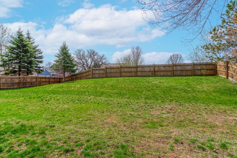 936 Moonlight Dr, Woodbury, MN 55125