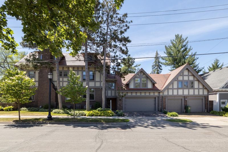 1401 Summit Ave, Minneapolis, MN 55403