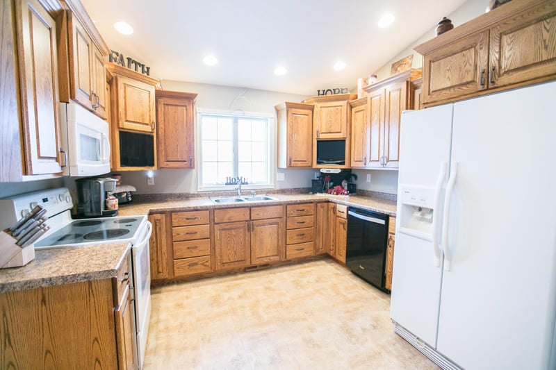 1007 W 2nd St, Madison, MN 56256