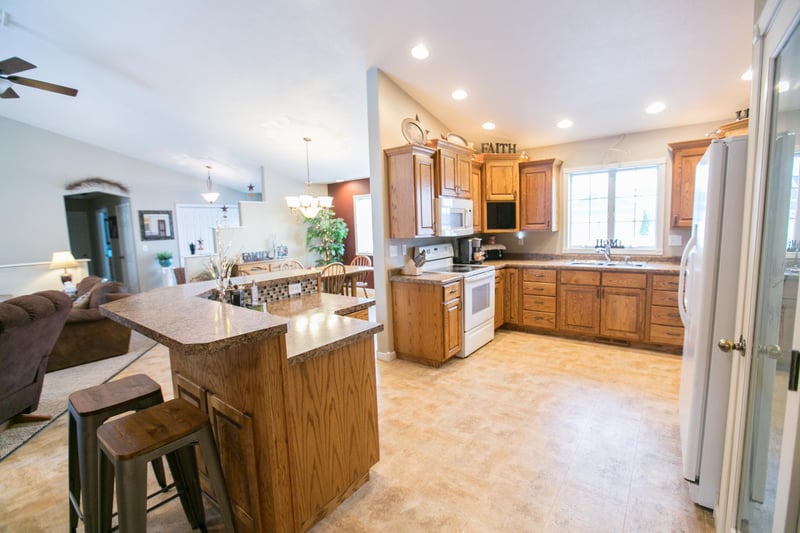 1007 W 2nd St, Madison, MN 56256