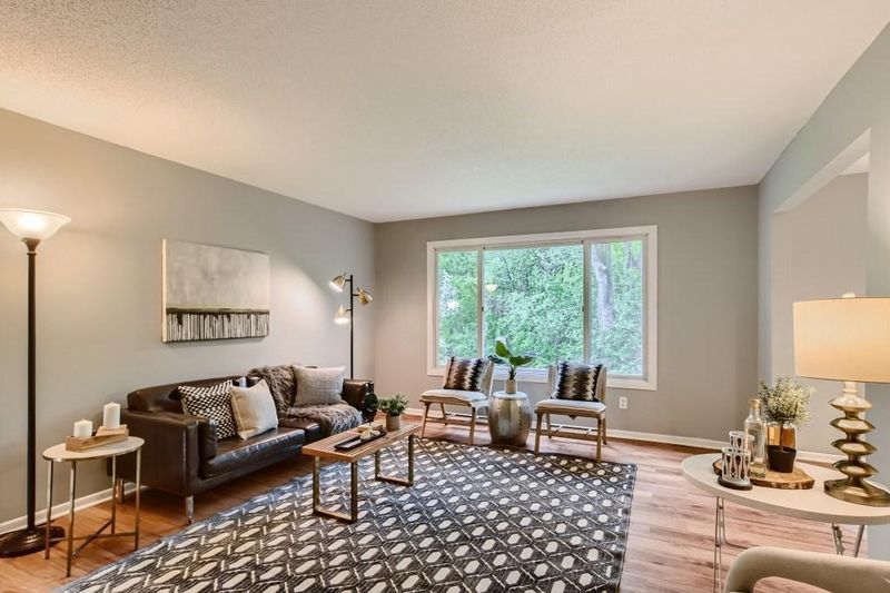 260 Emerson Ave E, West Saint Paul, MN 55118
