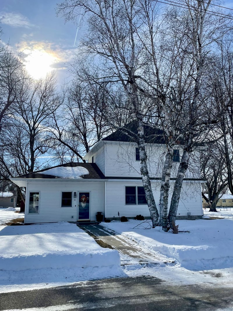 35 Date St, Easton, MN 56025