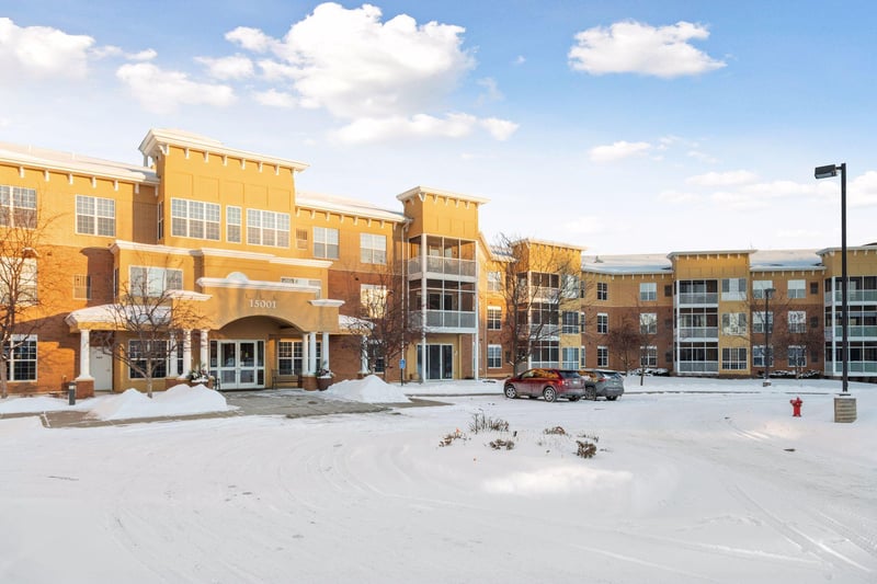 15001 Burnhaven Dr #107, Burnsville, MN 55306