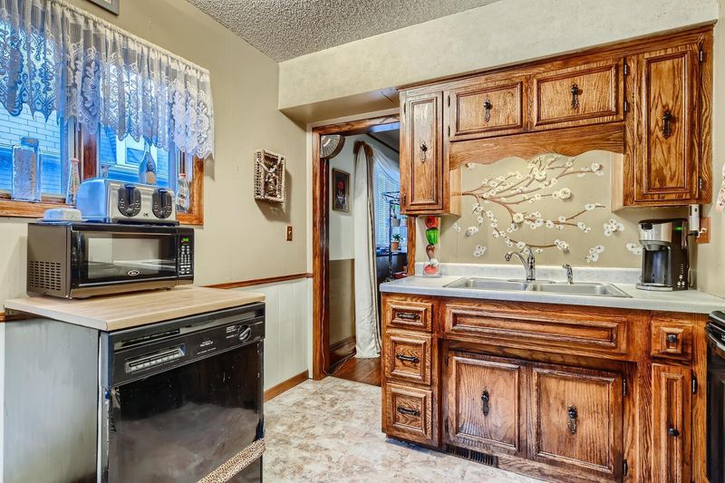 1080 6th St E, Saint Paul, MN 55106