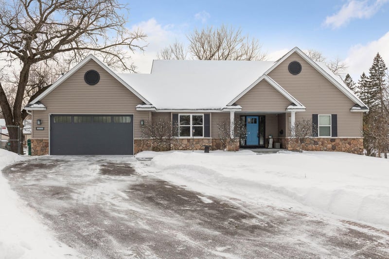 3813 Edgewood Ave N, Crystal, MN 55427