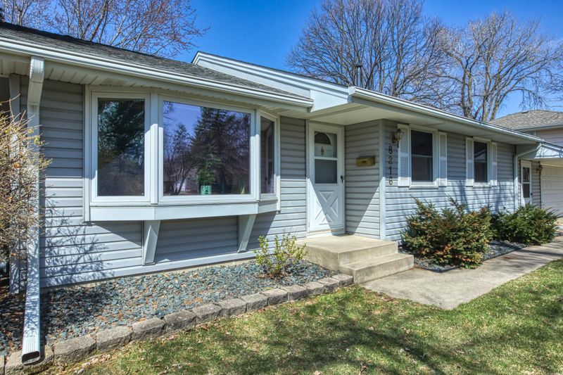 8216 Beard Rd, Bloomington, MN 55431