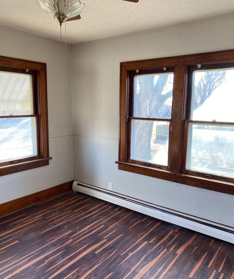 604 S 3rd St, Ellendale, MN 56026