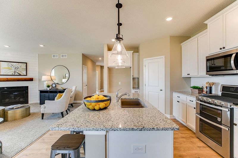 13634 Applewood Trl, Rosemount, MN 55068