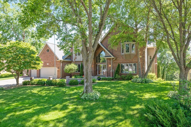 9297 Wedgewood Dr, Woodbury, MN 55125