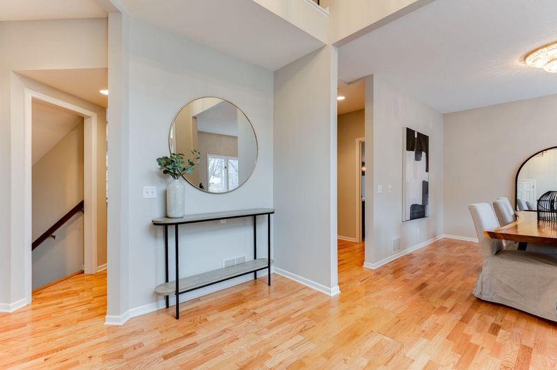 5375 Shady Hills Cir, Minnetonka, MN 55331