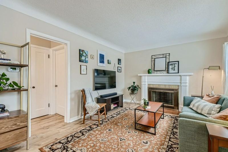 1079 Seminary Ave, Saint Paul, MN 55104