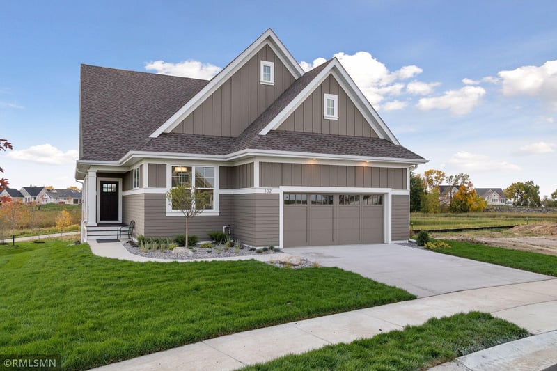 120 Lakeshore Cir, Waconia, MN 55387