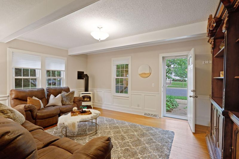 125 E 2nd St, Waconia, MN 55387
