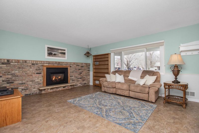 7700 Florida Cir N, Brooklyn Park, MN 55445