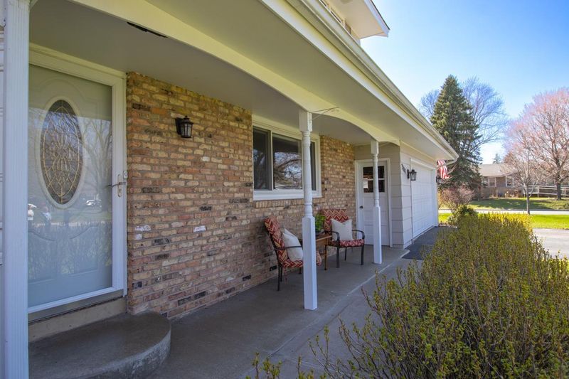7700 Florida Cir N, Brooklyn Park, MN 55445