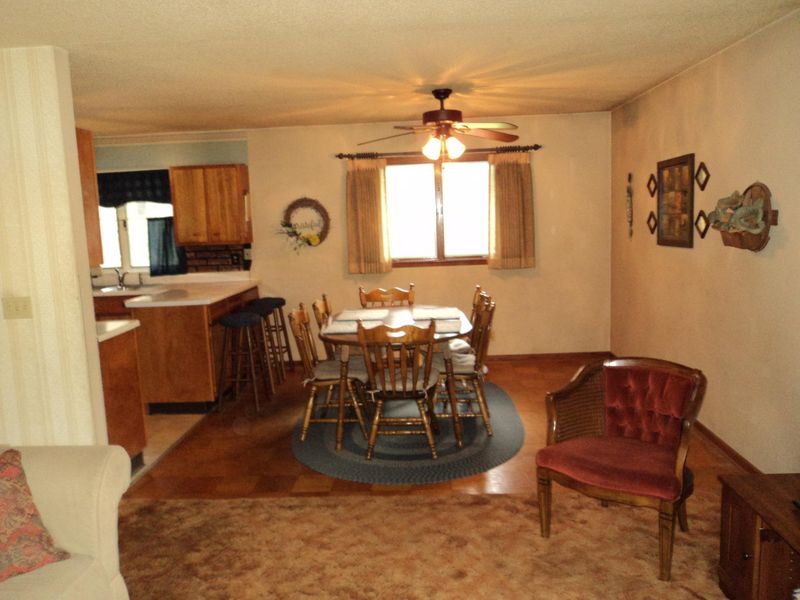 235 Iris St, Mahtomedi, MN 55115