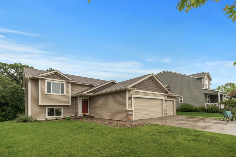 5140 Woodland Ct, Shakopee, MN 55379