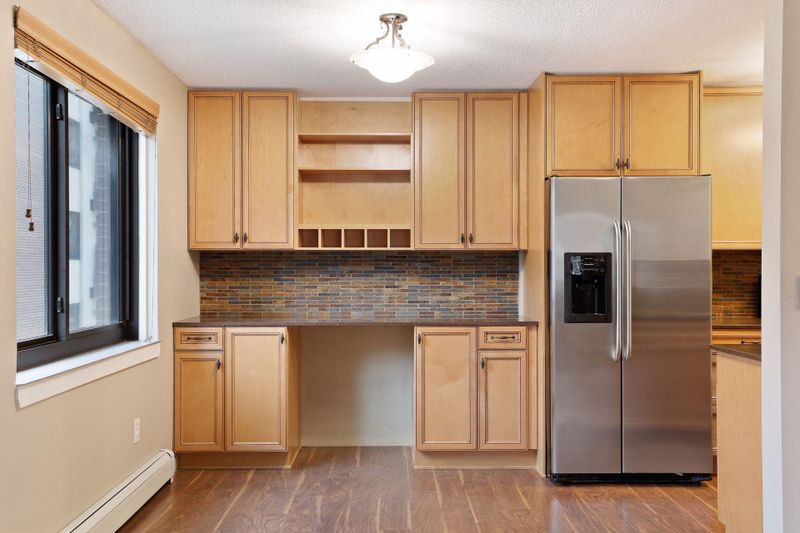 48 Groveland Ter #B202, Minneapolis, MN 55403