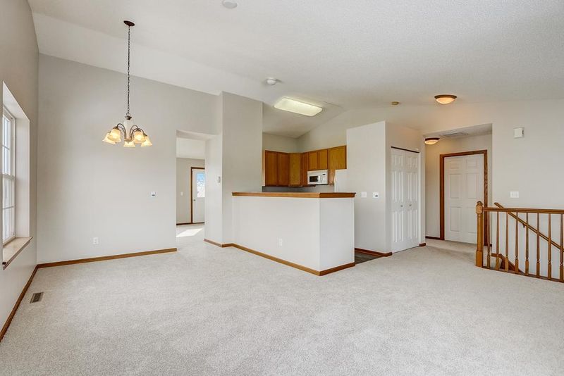 708 Cobblestone Way, Shakopee, MN 55379