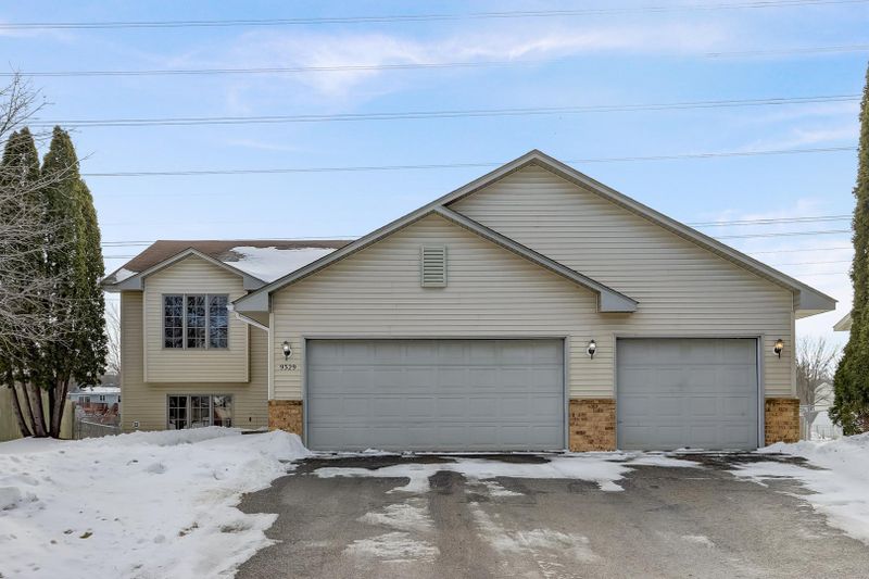 9329 W 125th St, Savage, MN 55378