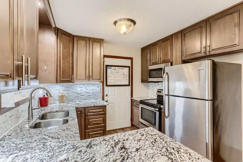 10091 Saratoga Way, Maple Grove, MN 55369
