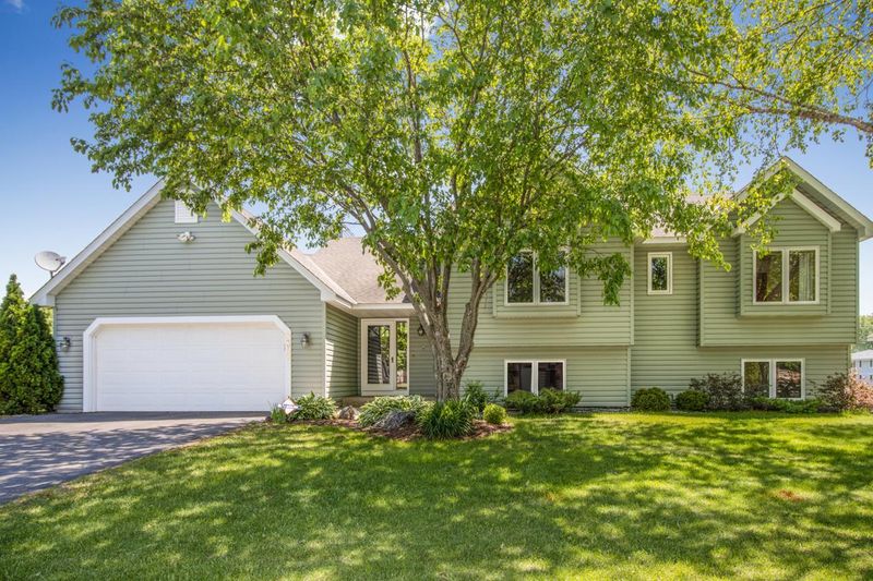 8342 Urbandale Ln N, Maple Grove, MN 55311