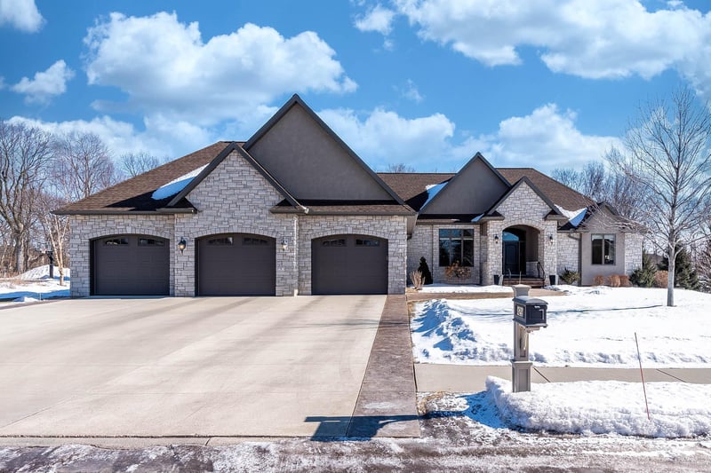 429 Diamond Creek Rd, Mankato, MN 56001