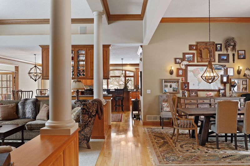 293 Timberline Trl, Vadnais Heights, MN 55127