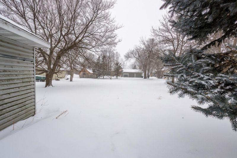 205 Chinook Ave SW, Avon, MN 56310