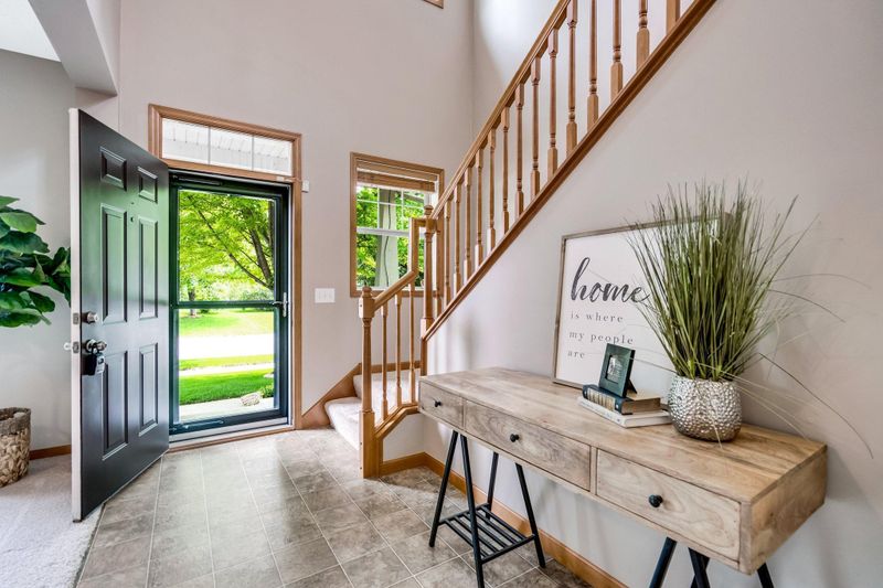 963 Creekwood Dr N, Champlin, MN 55316